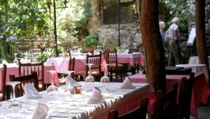 A view of the outdoor tables inrestaurant Es Guix